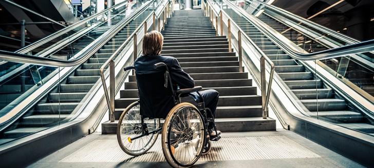 Des progrès ont été accomplis en matière de handicap et de dépendance, mais il reste beaucoup de choses à faire. De marches à gravir. Des progrès ont été accomplis en matière de handicap et de dépendance, mais il reste beaucoup de choses à faire. De marches à gravir.