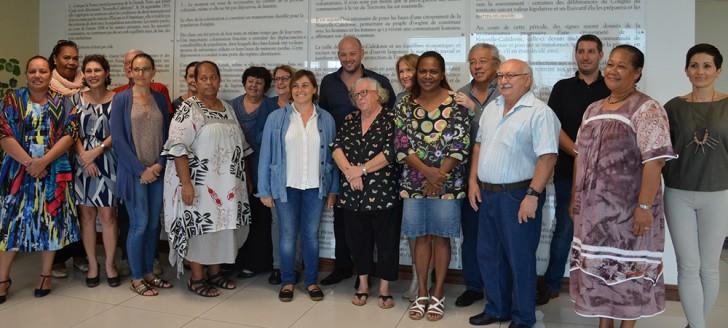 Le Conseil calédonien de la famille comprend dix-sept membres issus des institutions et des associations du secteur. Le gouvernement y est également représenté par Hélène Iékawé. Le Conseil calédonien de la famille comprend dix-sept membres issus des institutions et des associations du secteur. Le gouvernement y est également représenté par Hélène Iékawé.