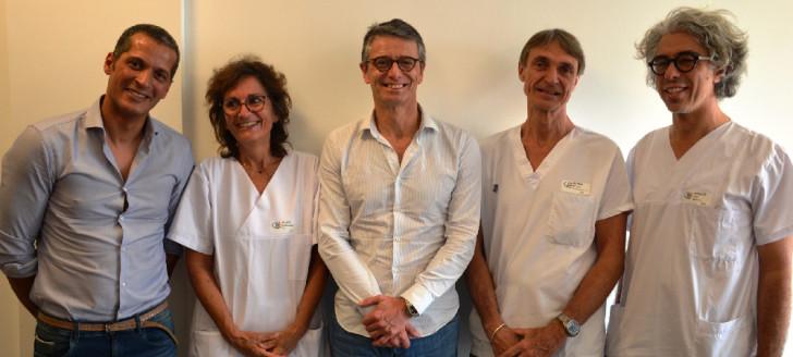De g. à dr. : le Dr Saidi (chirurgien urologue), Véronique Biche (coordinatrice hospitalière prélèvement et greffe), le professeur Méjean, et les Dr Haidar et Quirin (néphrologues). De g. à dr. : le Dr Saidi (chirurgien urologue), Véronique Biche (coordinatrice hospitalière prélèvement et greffe), le professeur Méjean, et les Dr Haidar et Quirin (néphrologues).