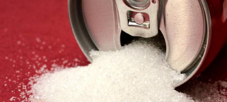 La taxe sur le sucre doit inciter les consommateurs à acheter moins de produits sucrés et encourager les fabricants à améliorer la composition de leurs produits.