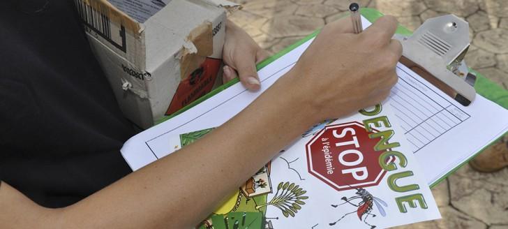 L’épidémie de dengue DENV-2 est déclarée. Vulnérables face à ce virus, les Calédoniens doivent éliminer les gîtes larvaires et se protéger des moustiques. L’épidémie de dengue DENV-2 est déclarée. Vulnérables face à ce virus, les Calédoniens doivent éliminer les gîtes larvaires et se protéger des moustiques.